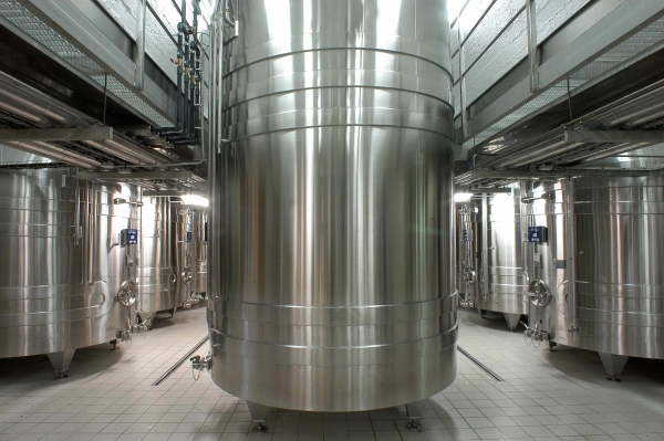 Stainless steel fermenting room, an industrial heritage